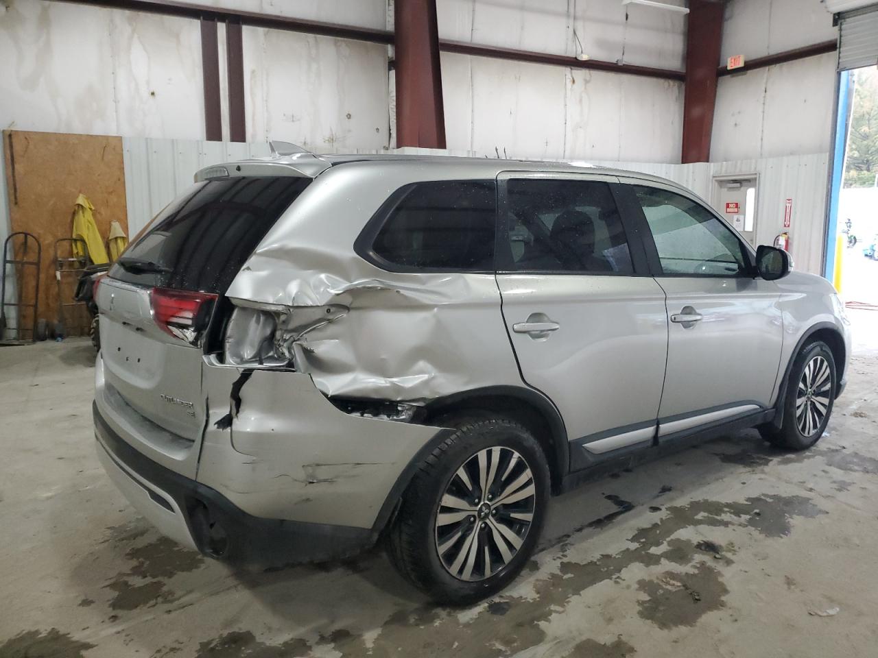 Автомобіль MITSUBISHI OUTLANDER SE 2019 | GrandCar Автомобіль MITSUBISHI OUTLANDER SE 2019 | GrandCar