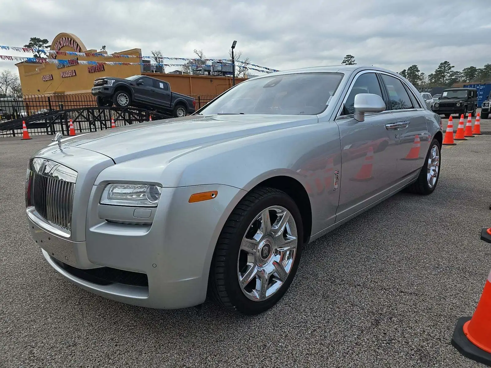 Автомобиль Rolls-Royce Ghost 2012 | GrandCar