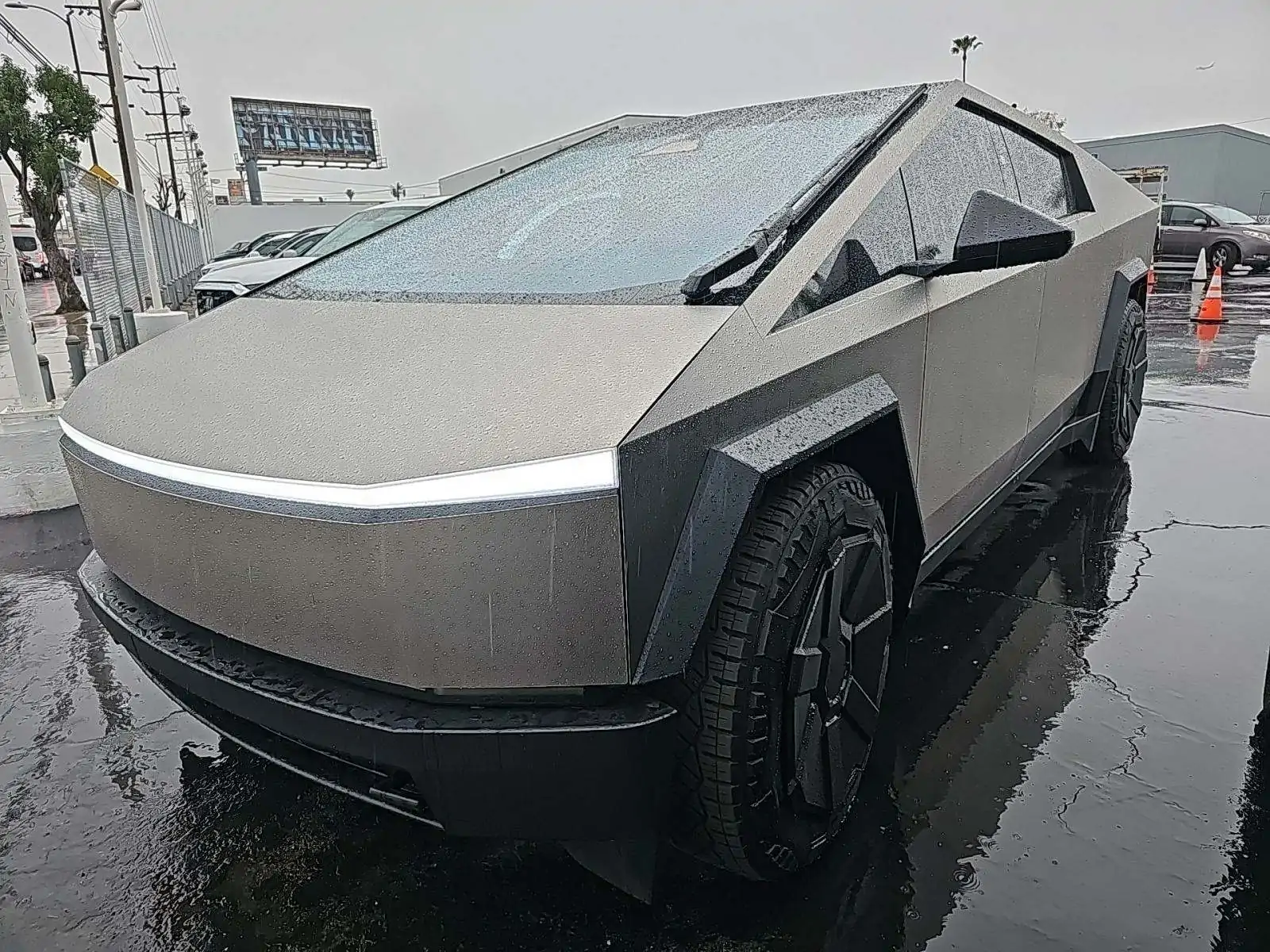 Автомобіль Tesla Cybertruck Cyberbeast Crew Cab Short Bed 2024 | GrandCar