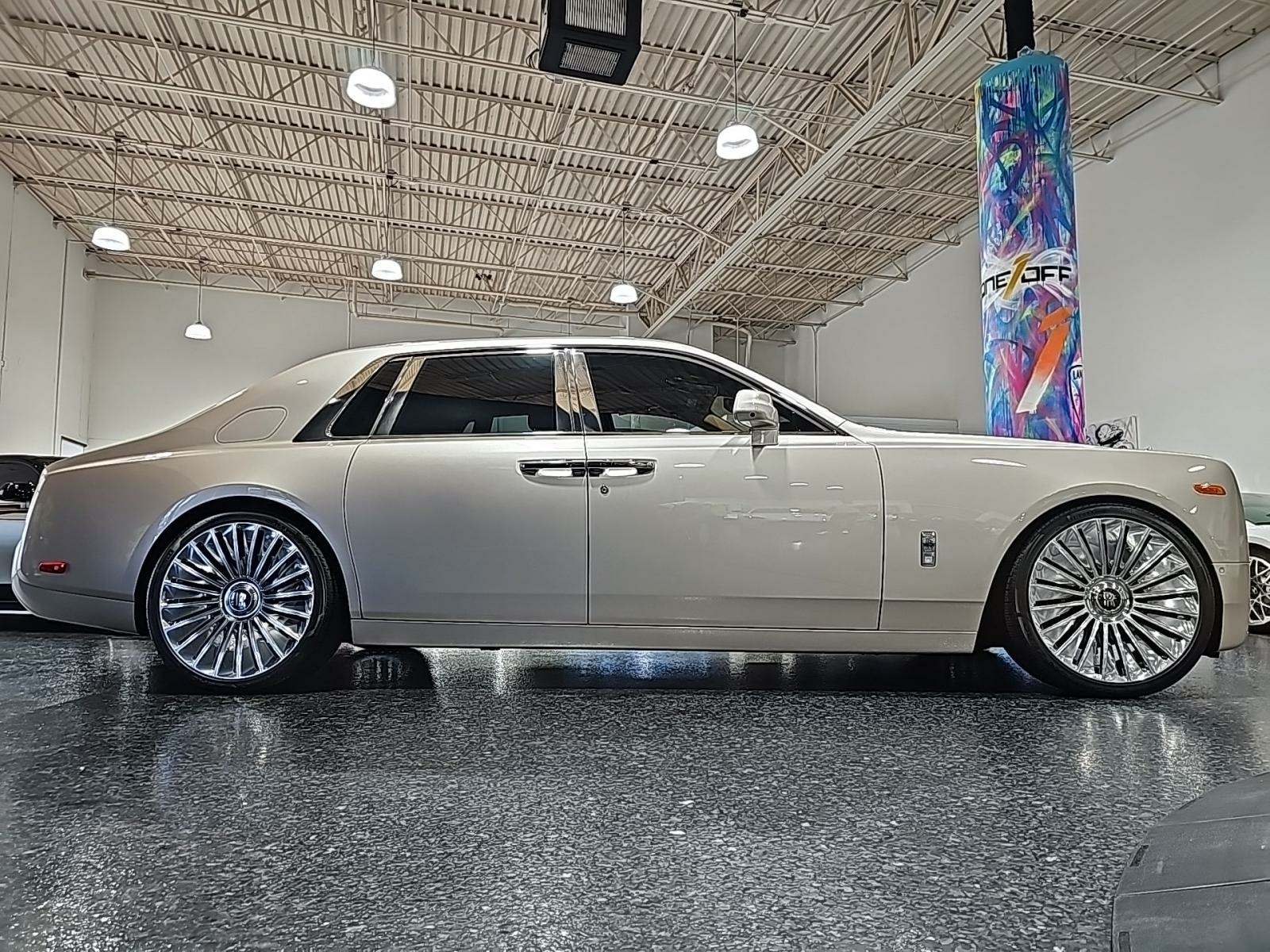 Автомобіль Rolls-Royce Phantom 2019 | GrandCar Автомобіль Rolls-Royce Phantom 2019 | GrandCar