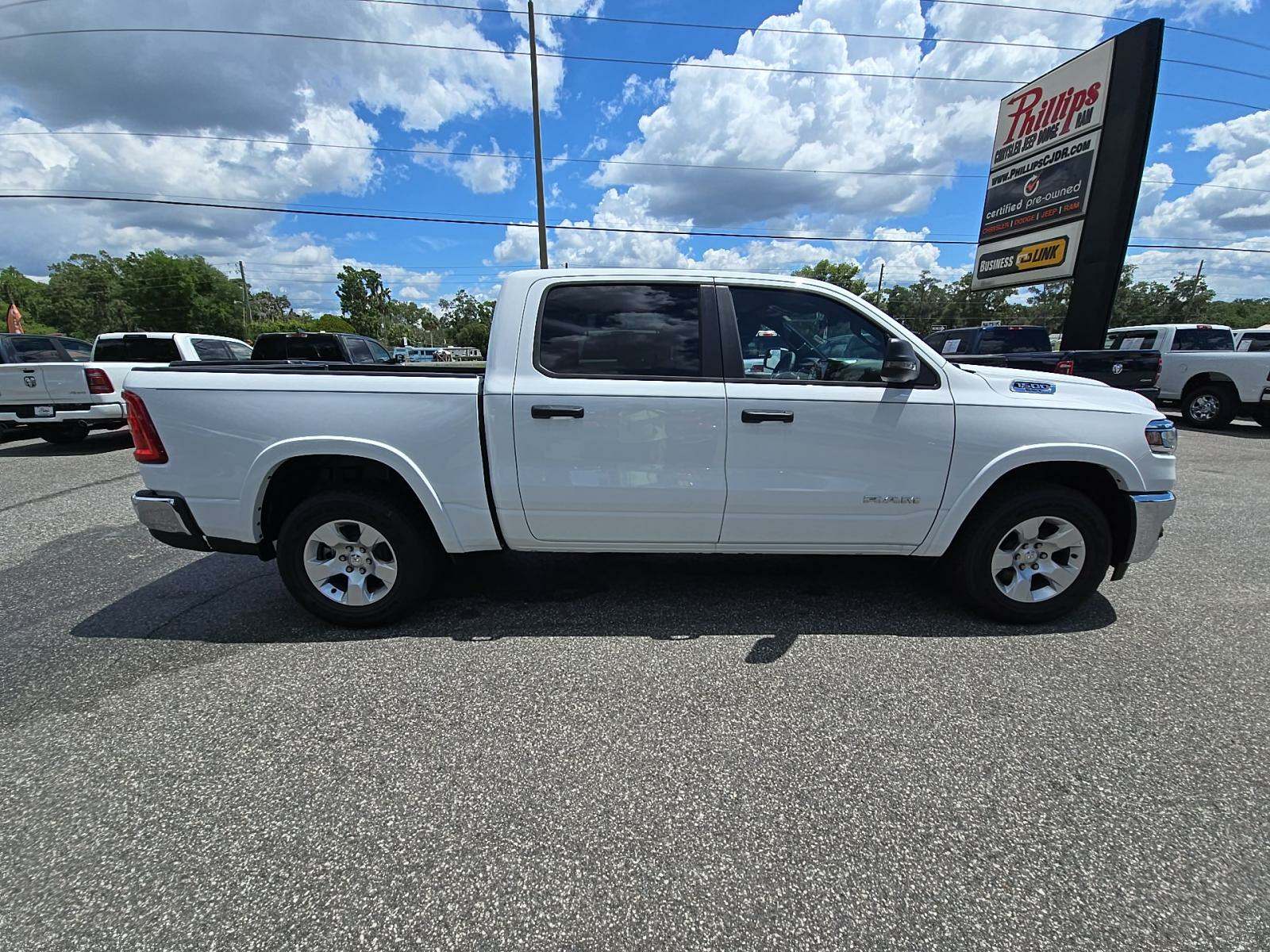 Автомобиль Ram 1500 Big Horn Crew Cab Short Bed 2025 | GrandCar Автомобиль Ram 1500 Big Horn Crew Cab Short Bed 2025 | GrandCar