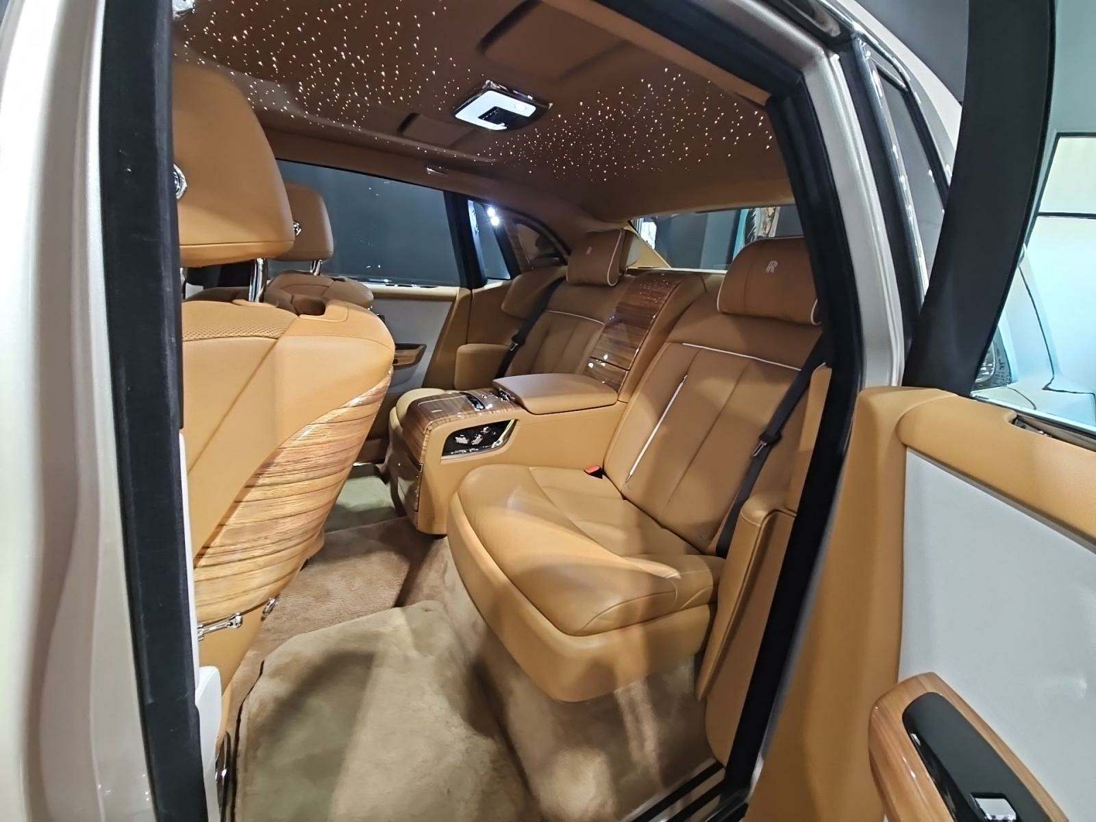 Автомобіль Rolls-Royce Phantom 2019 | GrandCar Автомобіль Rolls-Royce Phantom 2019 | GrandCar