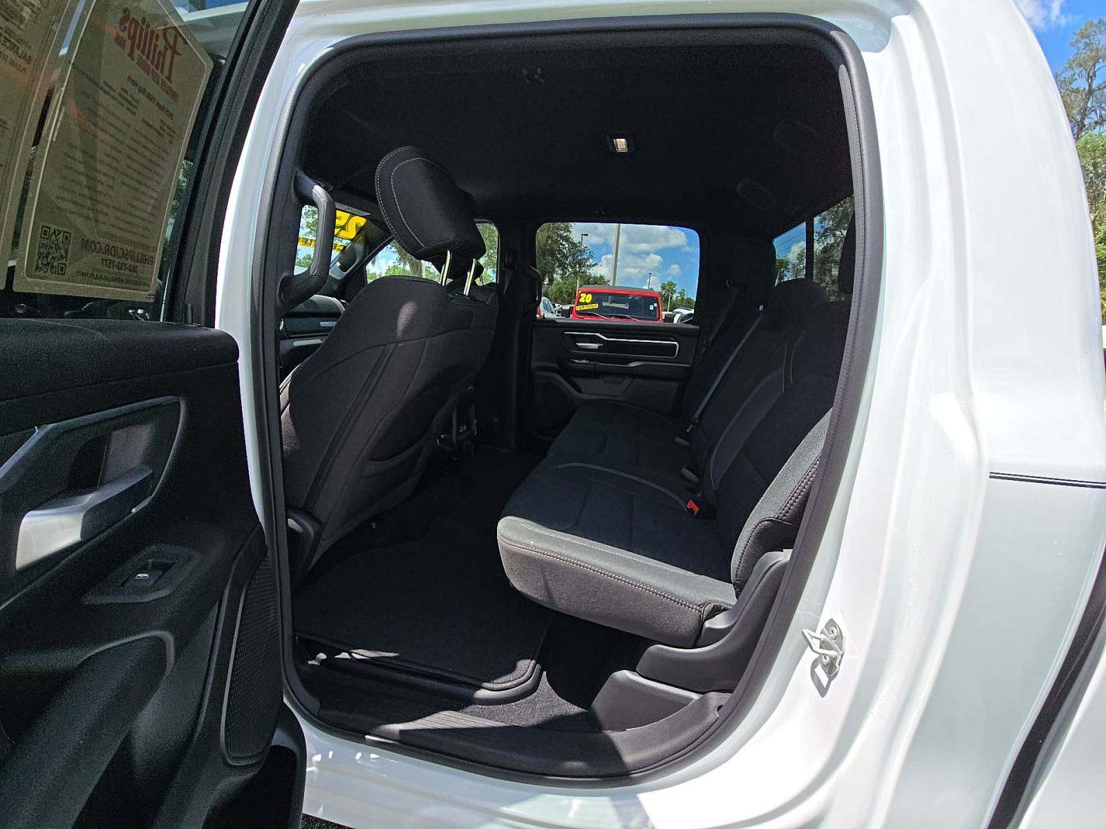 Автомобиль Ram 1500 Big Horn Crew Cab Short Bed 2025 | GrandCar Автомобиль Ram 1500 Big Horn Crew Cab Short Bed 2025 | GrandCar