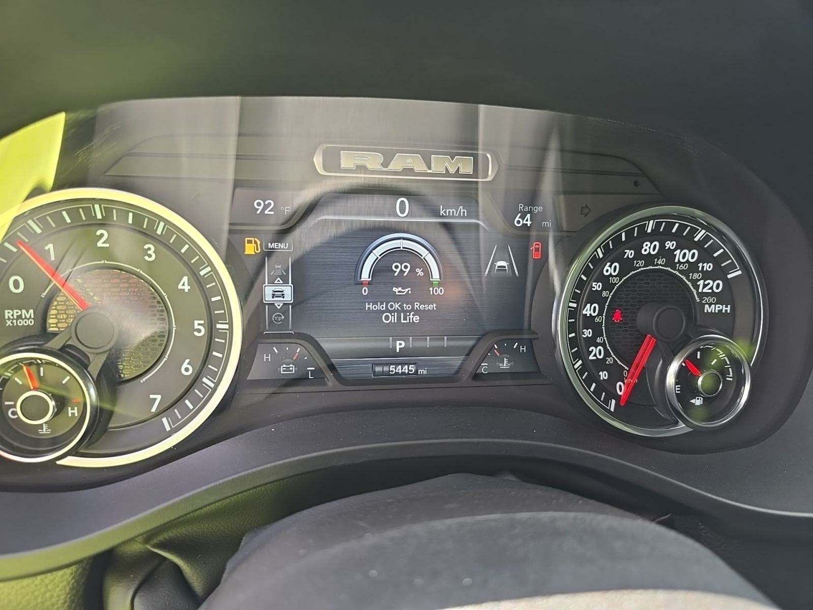 Автомобиль Ram 1500 Big Horn Crew Cab Short Bed 2025 | GrandCar Автомобиль Ram 1500 Big Horn Crew Cab Short Bed 2025 | GrandCar