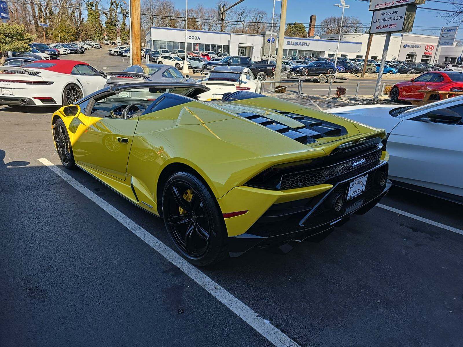 Купить автомобиль Lamborghini Huracan EVO RWD Convertible 2022 из