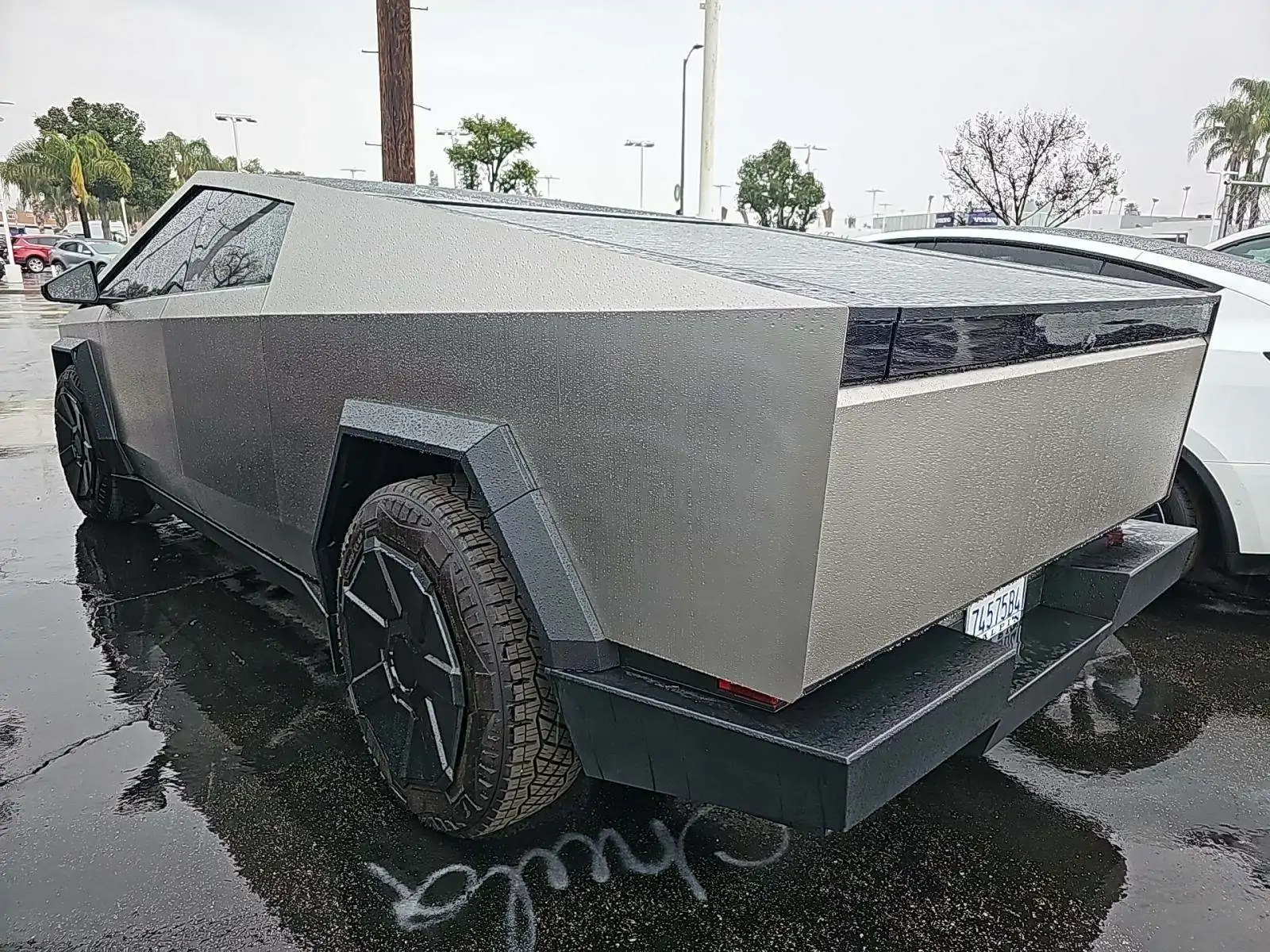 Автомобиль Tesla Cybertruck Cyberbeast Crew Cab Short Bed 2024 | GrandCar Автомобиль Tesla Cybertruck Cyberbeast Crew Cab Short Bed 2024 | GrandCar