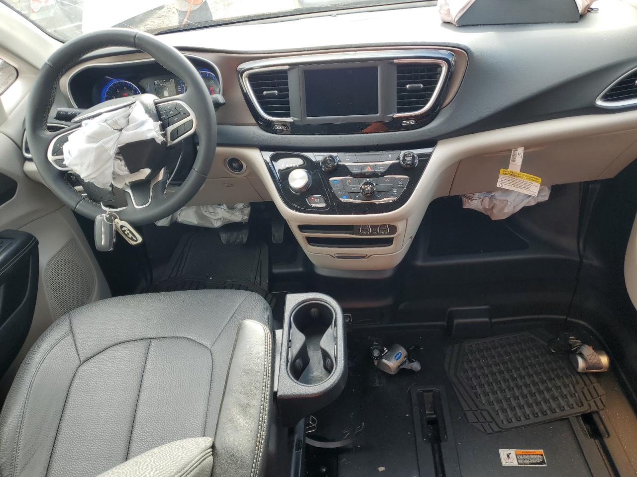 Автомобіль CHRYSLER VOYAGER LX 2022 | GrandCar Автомобіль CHRYSLER VOYAGER LX 2022 | GrandCar