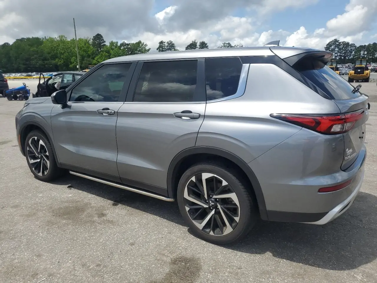 Автомобіль MITSUBISHI OUTLANDER SE 2023 | GrandCar Автомобіль MITSUBISHI OUTLANDER SE 2023 | GrandCar