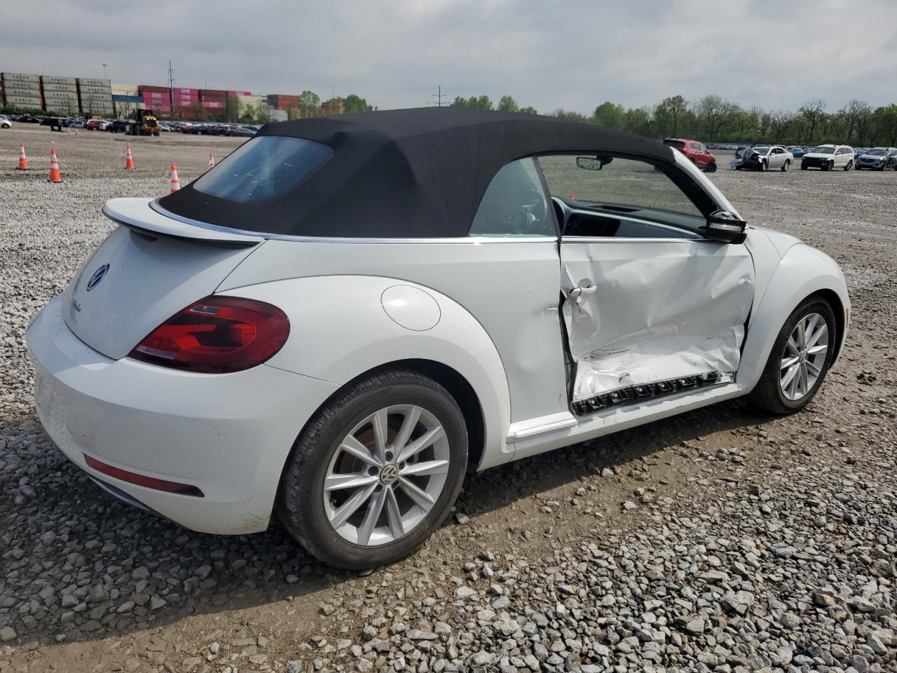 Автомобиль VOLKSWAGEN BEETLE S 2019 | GrandCar Автомобиль VOLKSWAGEN BEETLE S 2019 | GrandCar