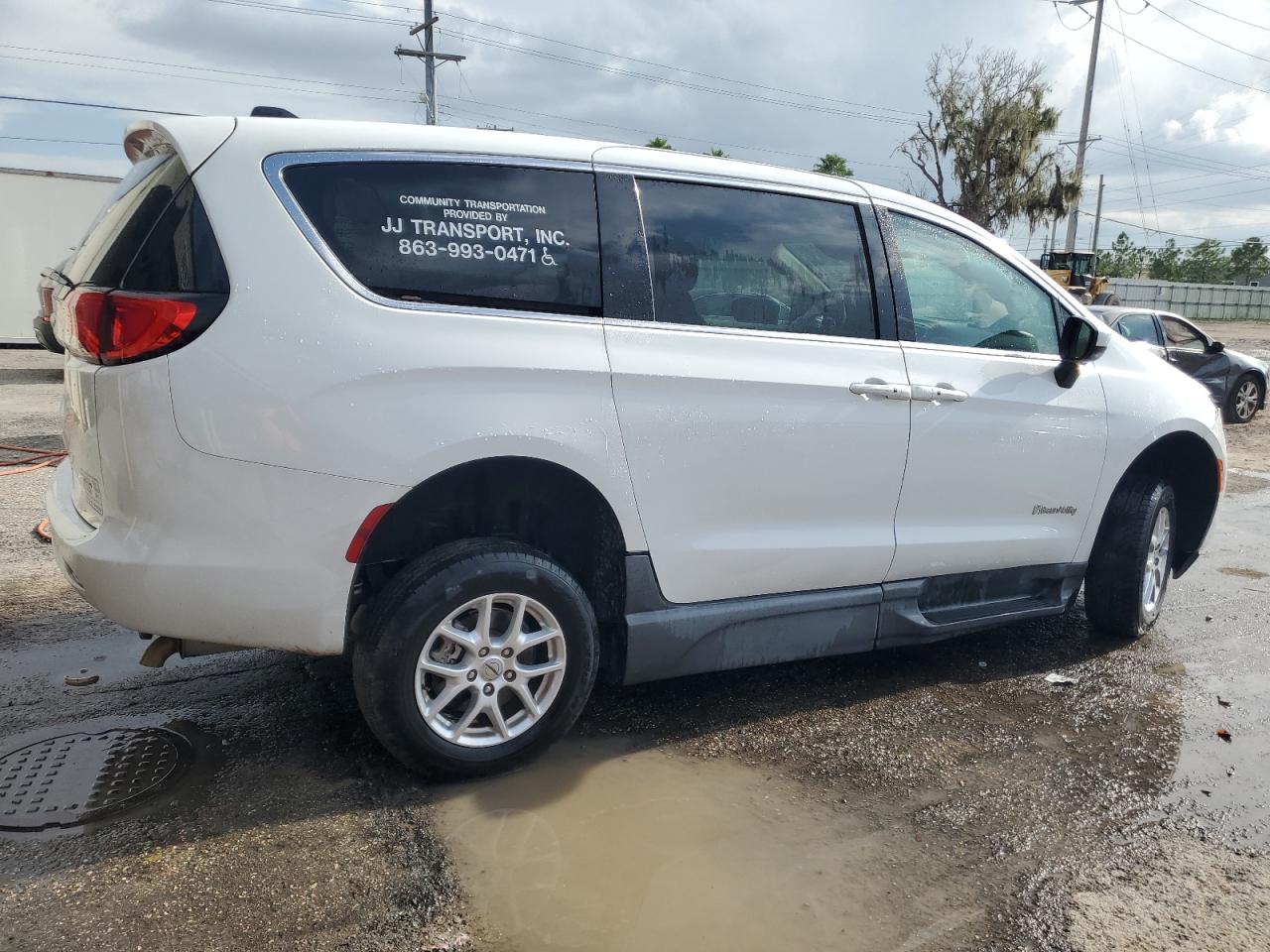 Автомобіль CHRYSLER VOYAGER LX 2022 | GrandCar Автомобіль CHRYSLER VOYAGER LX 2022 | GrandCar