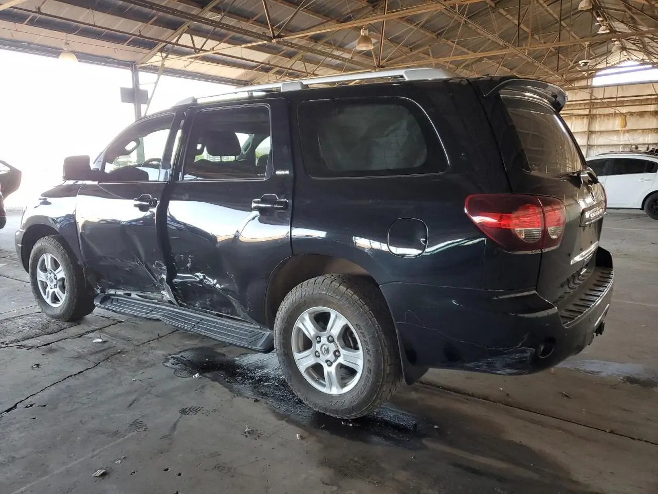 Автомобиль TOYOTA SEQUOIA SR5 2018 | GrandCar Автомобиль TOYOTA SEQUOIA SR5 2018 | GrandCar