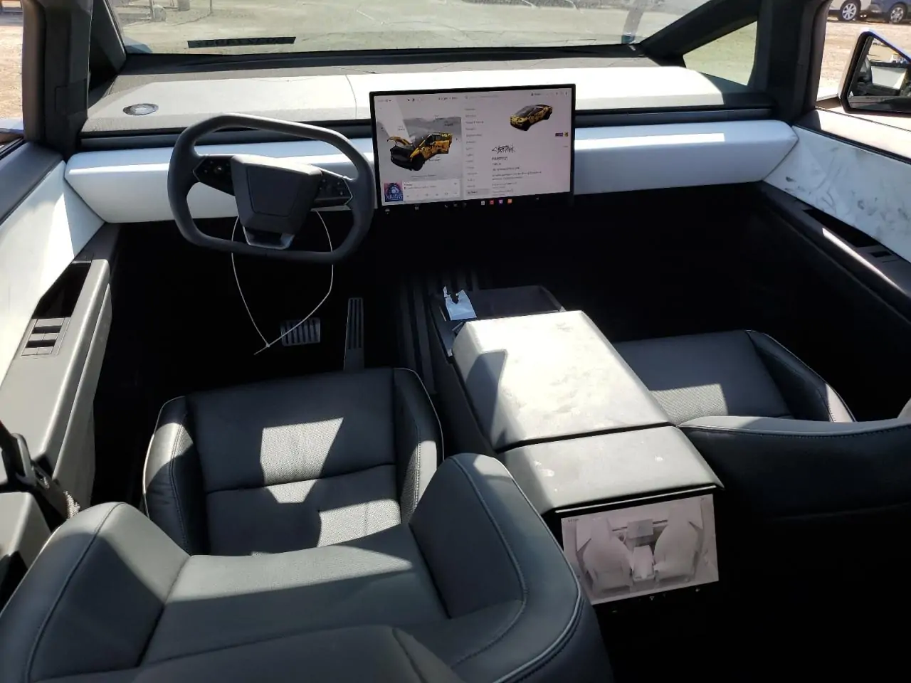 Автомобиль TESLA CYBERTRUCK 2024 | GrandCar Автомобиль TESLA CYBERTRUCK 2024 | GrandCar