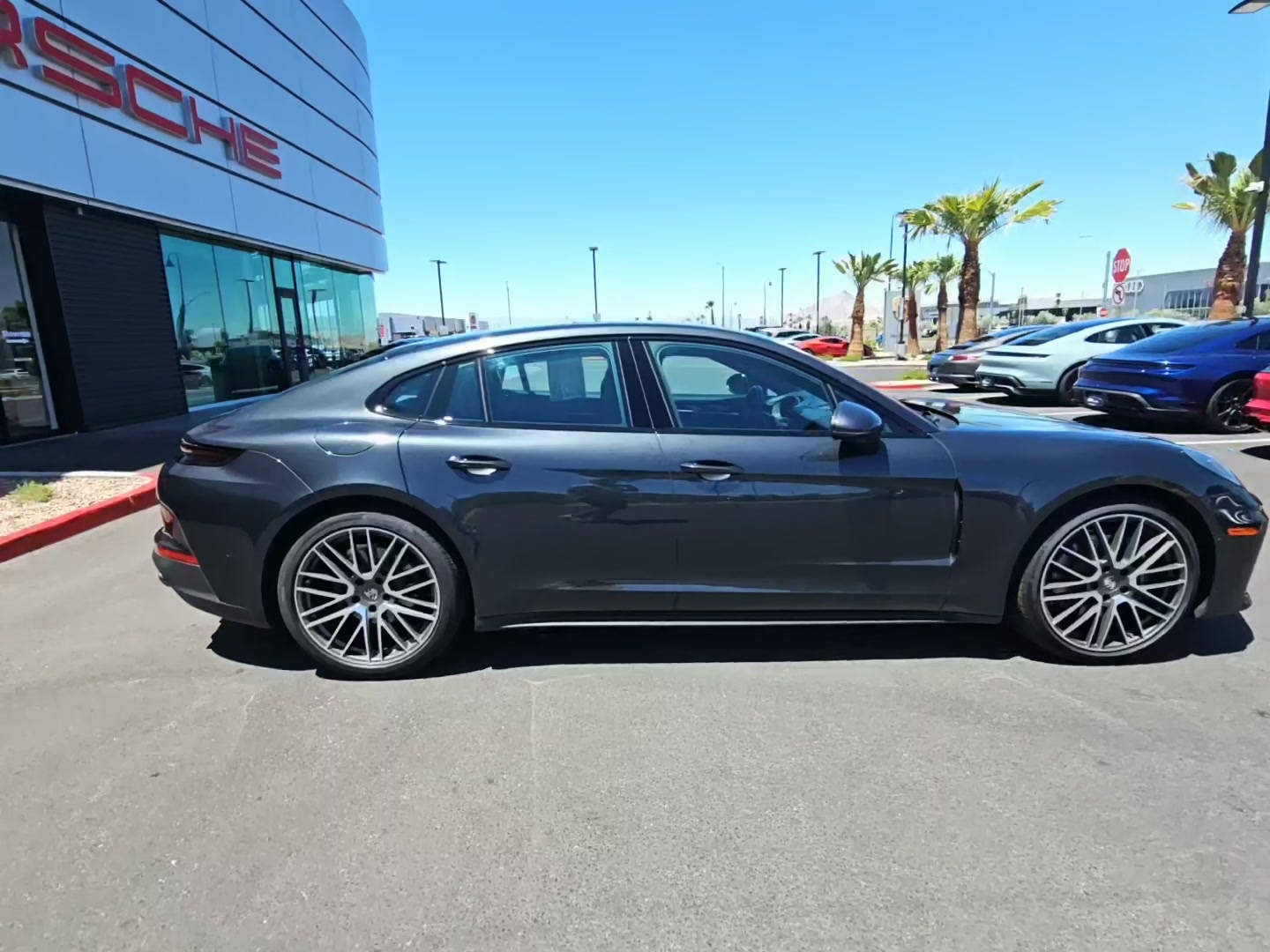 Автомобіль Porsche Panamera 2024 | GrandCar Автомобіль Porsche Panamera 2024 | GrandCar