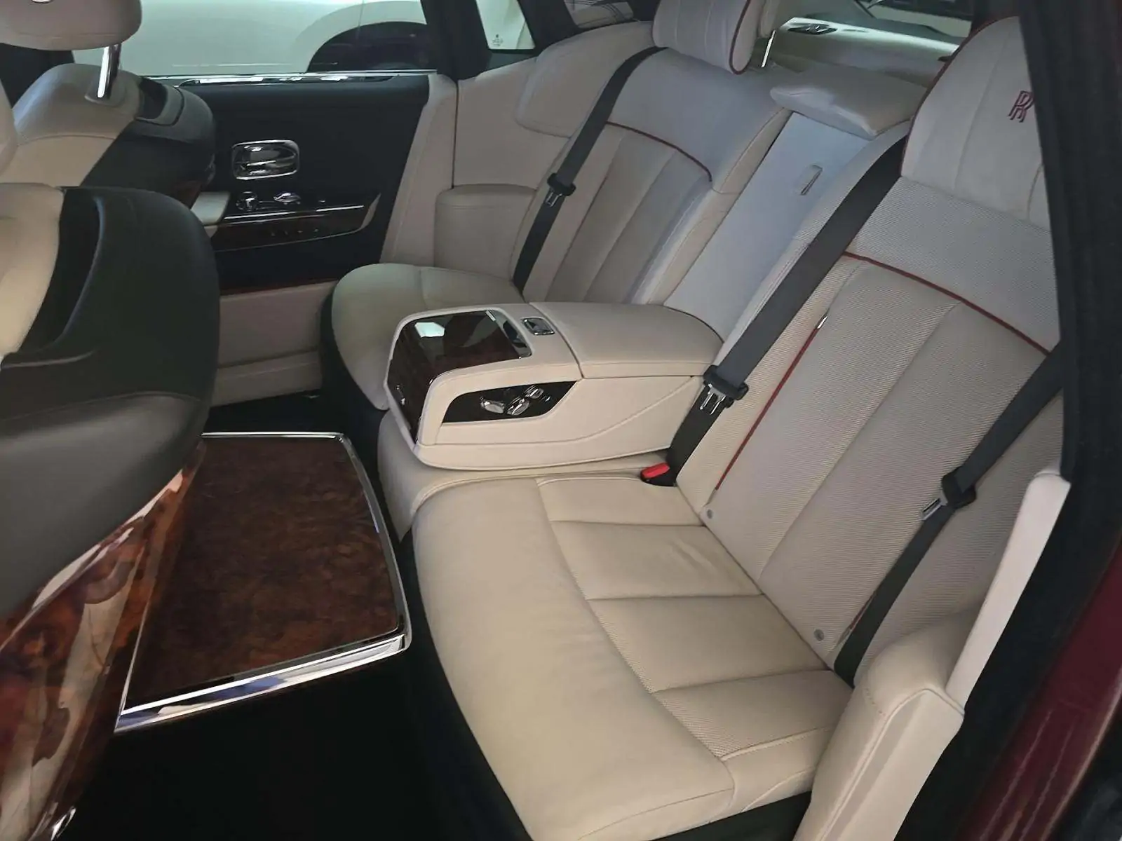 Автомобіль Rolls-Royce Phantom 2019 | GrandCar Автомобіль Rolls-Royce Phantom 2019 | GrandCar