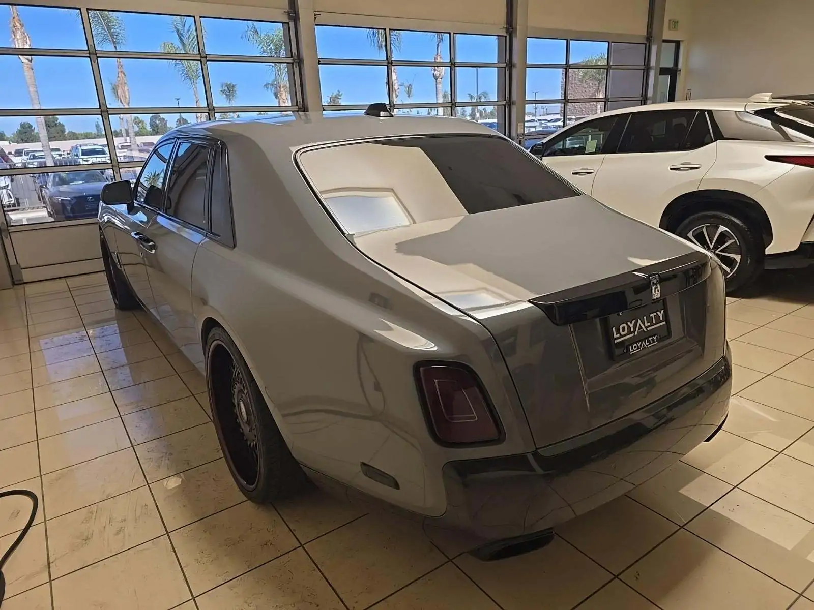 Автомобіль Rolls-Royce Phantom 2019 | GrandCar Автомобіль Rolls-Royce Phantom 2019 | GrandCar