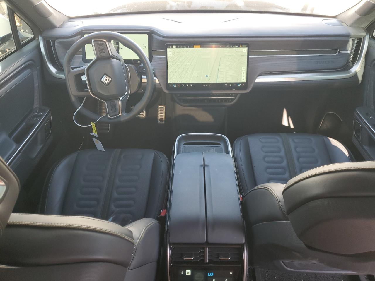 Автомобиль RIVIAN R1S ADVENTURE 2024 | GrandCar Автомобиль RIVIAN R1S ADVENTURE 2024 | GrandCar