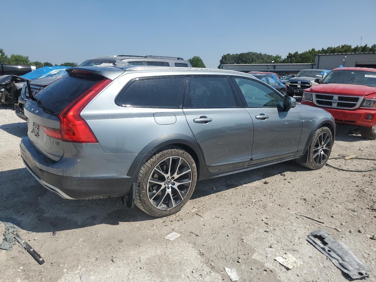 Автомобиль VOLVO V90 CROSS COUNTRY T6 INSCRIPTION 2018 | GrandCar Автомобиль VOLVO V90 CROSS COUNTRY T6 INSCRIPTION 2018 | GrandCar