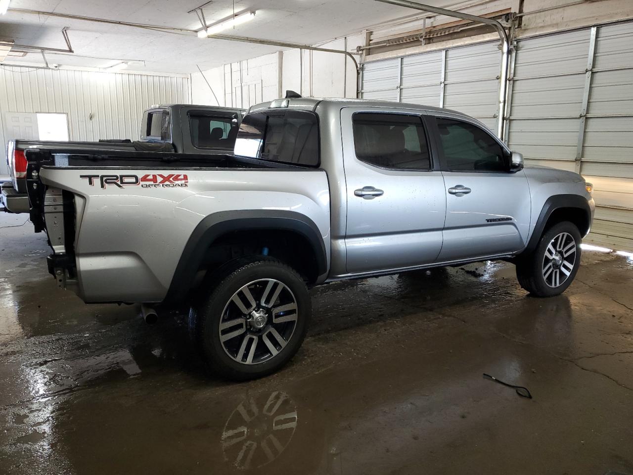 Автомобіль TOYOTA TACOMA DOUBLE CAB 2018 | GrandCar Автомобіль TOYOTA TACOMA DOUBLE CAB 2018 | GrandCar