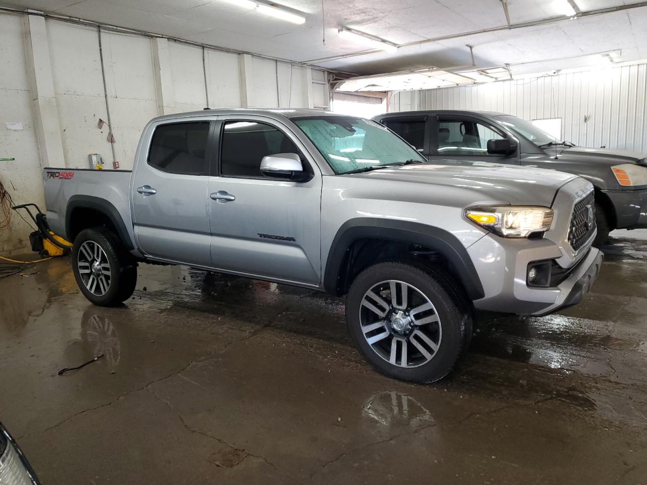 Автомобіль TOYOTA TACOMA DOUBLE CAB 2018 | GrandCar Автомобіль TOYOTA TACOMA DOUBLE CAB 2018 | GrandCar
