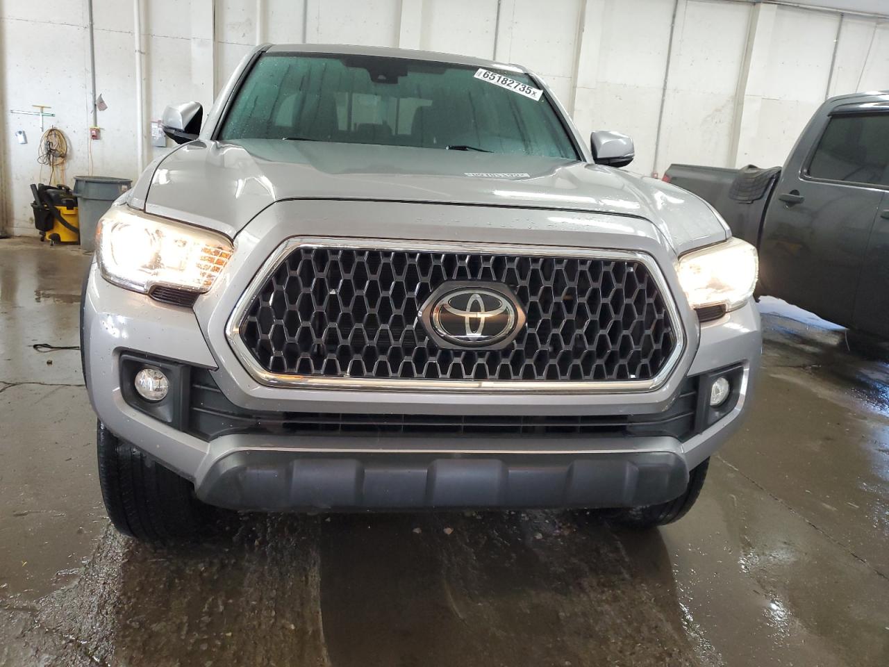 Автомобіль TOYOTA TACOMA DOUBLE CAB 2018 | GrandCar Автомобіль TOYOTA TACOMA DOUBLE CAB 2018 | GrandCar