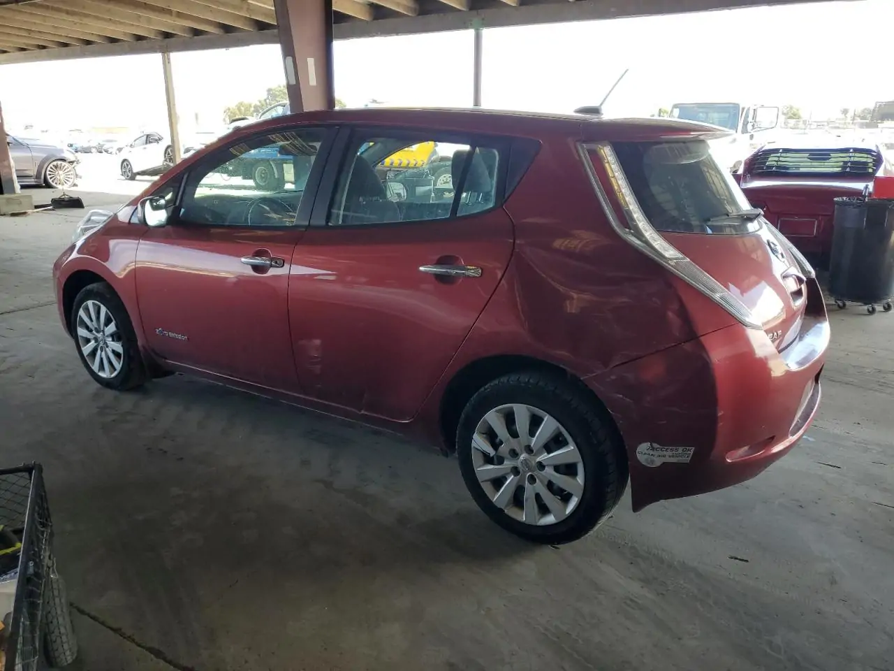 Автомобиль NISSAN LEAF S 2015 | GrandCar Автомобиль NISSAN LEAF S 2015 | GrandCar