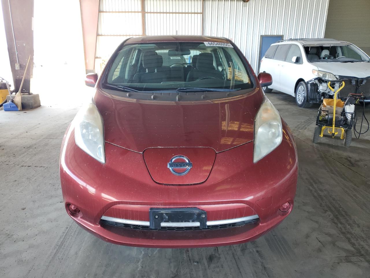 Автомобиль NISSAN LEAF S 2015 | GrandCar Автомобиль NISSAN LEAF S 2015 | GrandCar