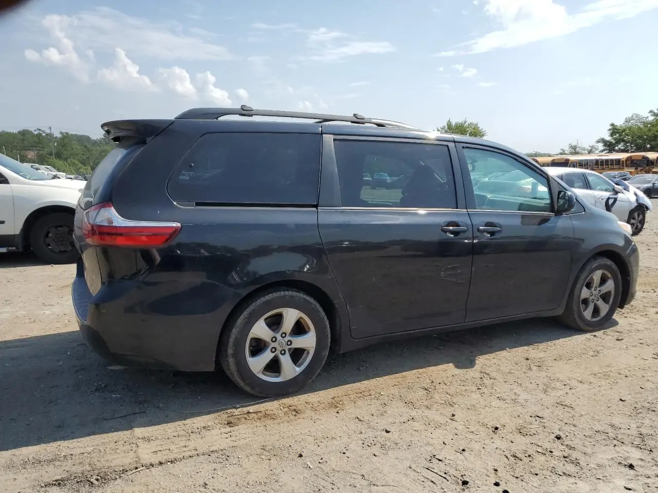 Автомобіль TOYOTA SIENNA LE 2015 | GrandCar Автомобіль TOYOTA SIENNA LE 2015 | GrandCar
