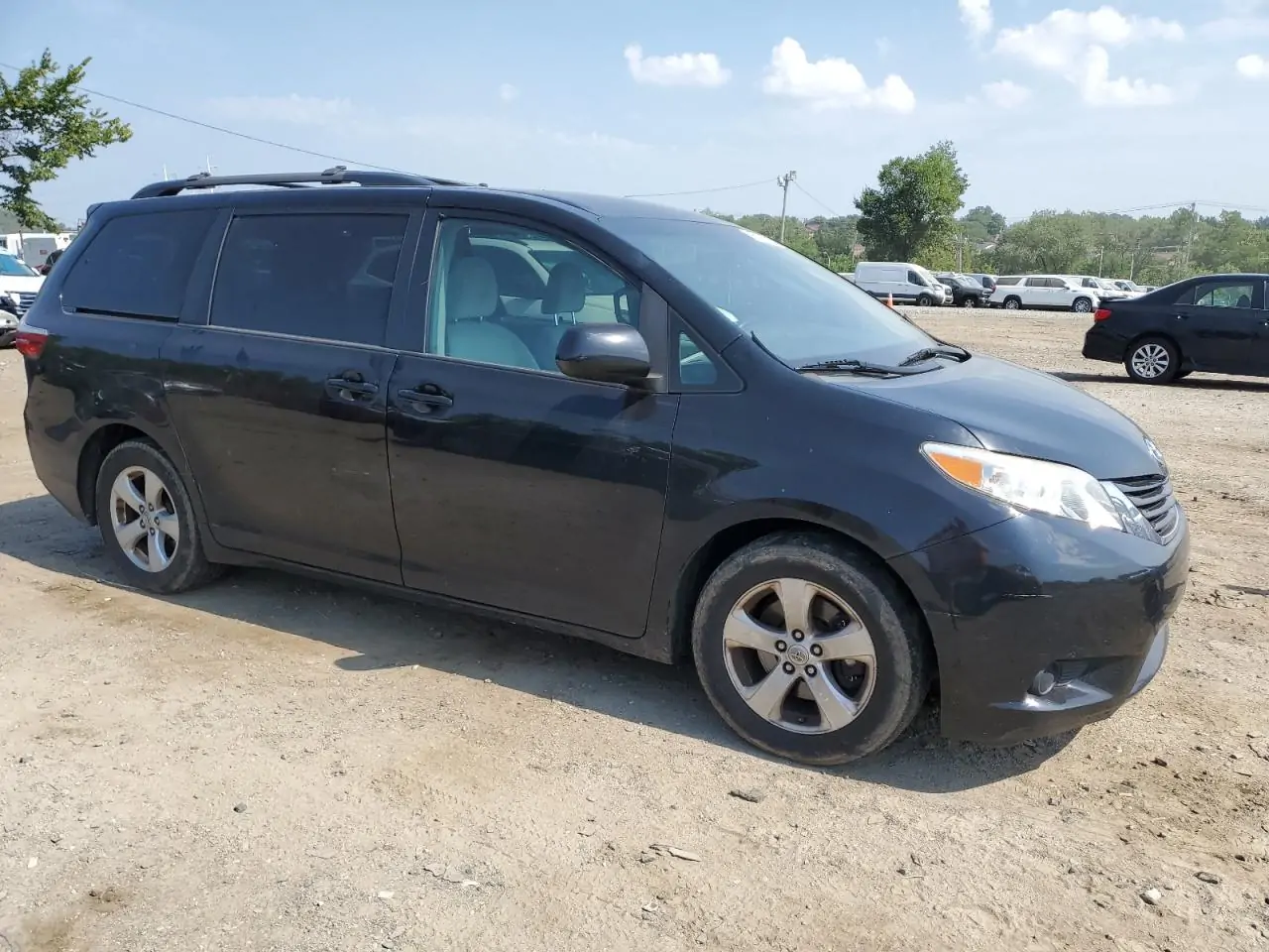 Автомобіль TOYOTA SIENNA LE 2015 | GrandCar Автомобіль TOYOTA SIENNA LE 2015 | GrandCar