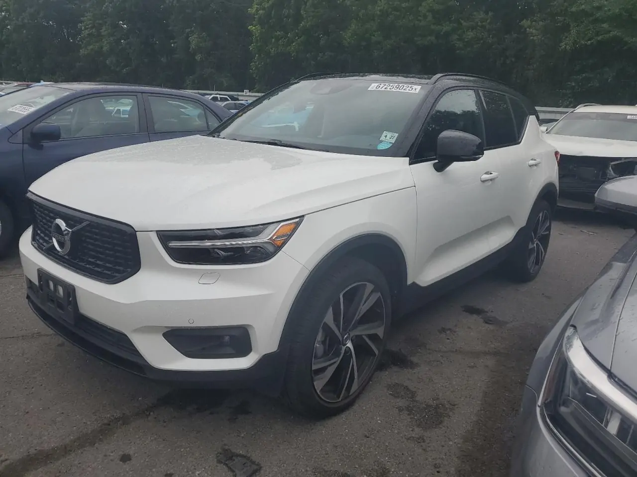 Автомобіль VOLVO XC40 T5 R-DESIGN 2022 | GrandCar