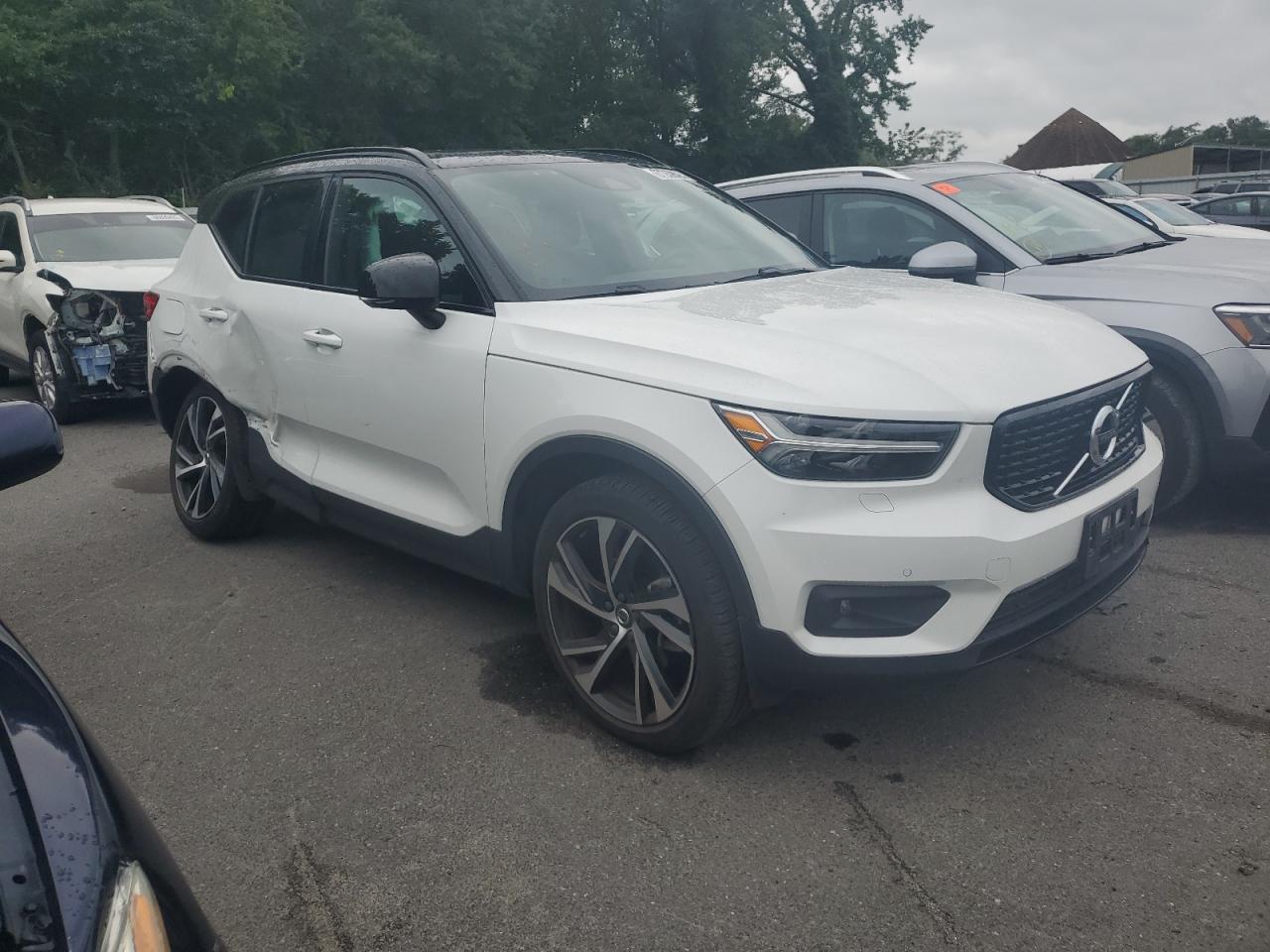 Автомобіль VOLVO XC40 T5 R-DESIGN 2022 | GrandCar Автомобіль VOLVO XC40 T5 R-DESIGN 2022 | GrandCar