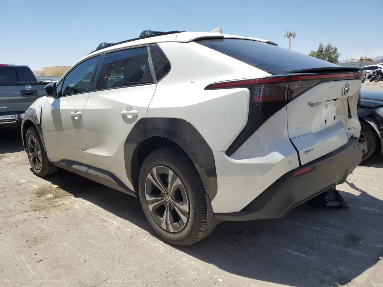 Купить автомобиль TOYOTA BZ4X XLE 2024 из США. Цена - 12500 Купить автомобиль TOYOTA BZ4X XLE 2024 из США. Цена - 12500
