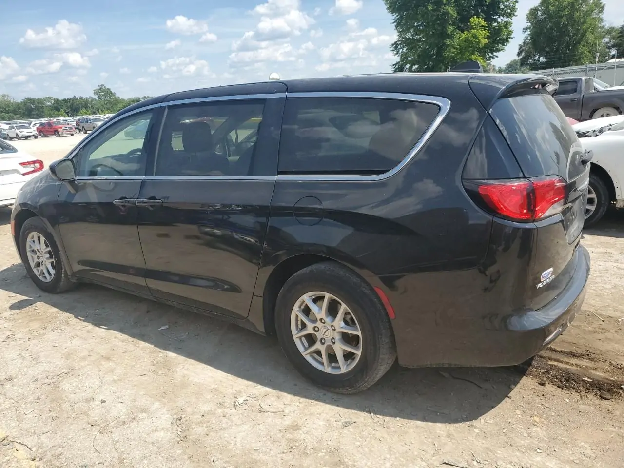 Автомобиль CHRYSLER VOYAGER LX 2023 | GrandCar Автомобиль CHRYSLER VOYAGER LX 2023 | GrandCar