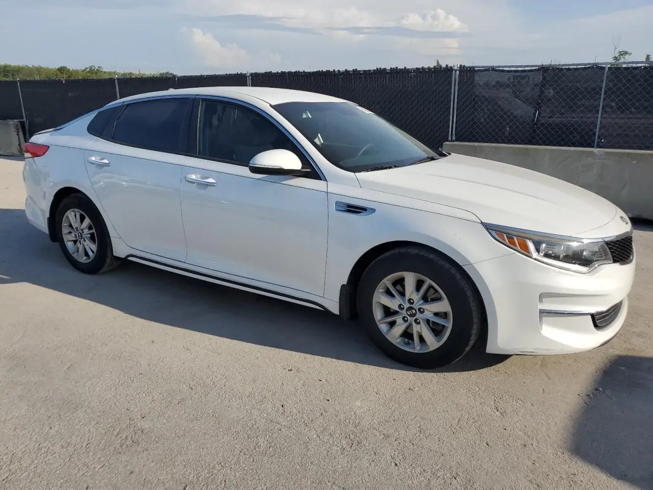 Автомобиль KIA OPTIMA LX 2016 | GrandCar Автомобиль KIA OPTIMA LX 2016 | GrandCar