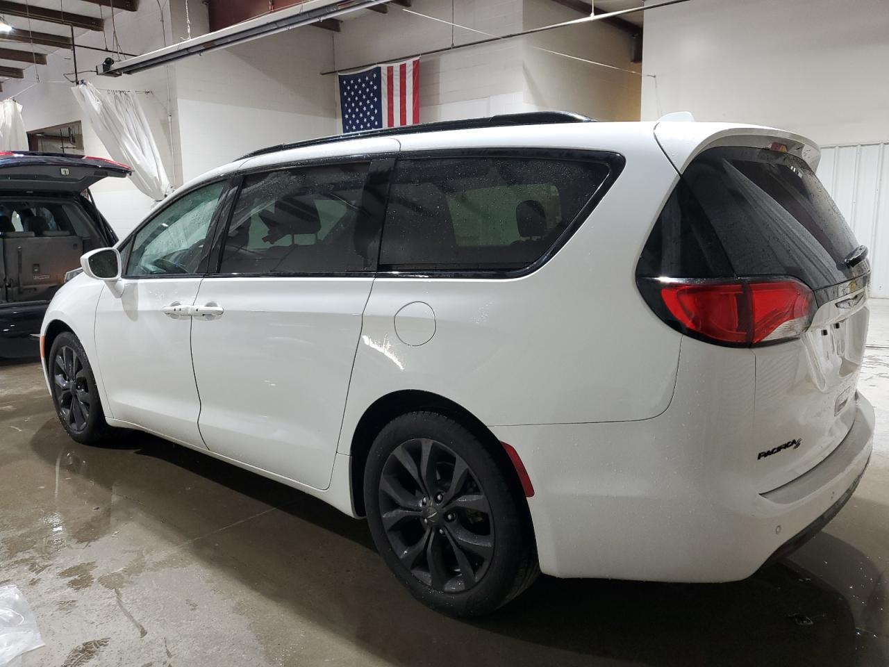 Автомобиль CHRYSLER PACIFICA TOURING PLUS 2019 | GrandCar Автомобиль CHRYSLER PACIFICA TOURING PLUS 2019 | GrandCar