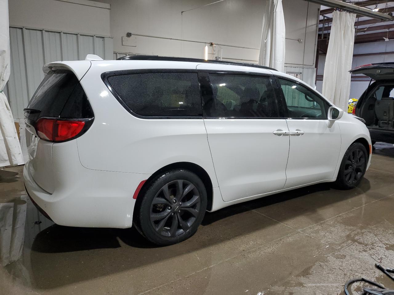 Автомобиль CHRYSLER PACIFICA TOURING PLUS 2019 | GrandCar Автомобиль CHRYSLER PACIFICA TOURING PLUS 2019 | GrandCar