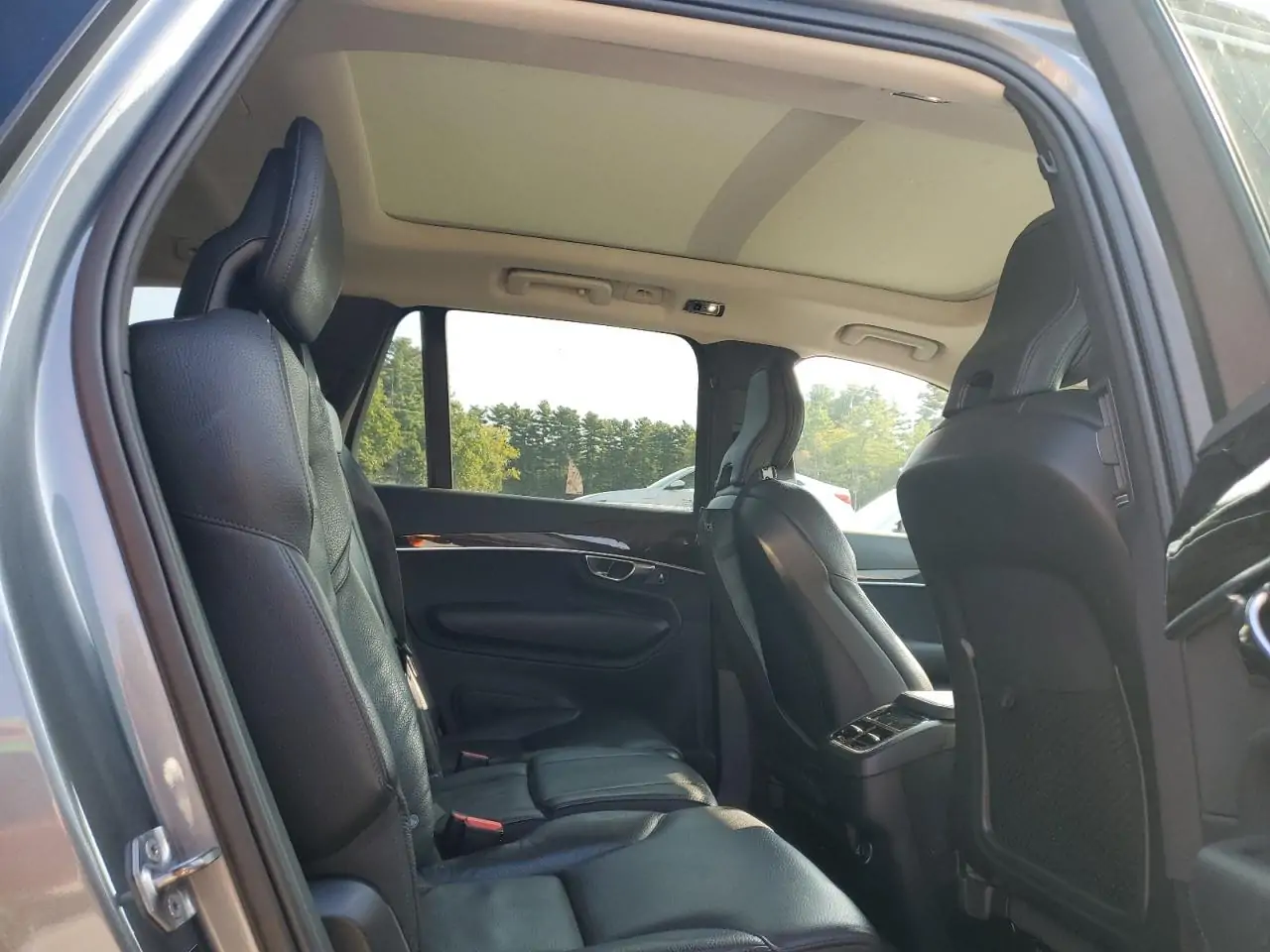Автомобіль VOLVO XC90 T6 MOMENTUM 2019 | GrandCar Автомобіль VOLVO XC90 T6 MOMENTUM 2019 | GrandCar