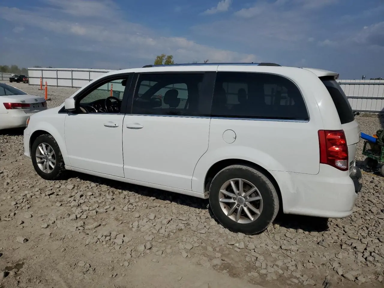 Автомобіль DODGE GRAND CARAVAN SXT 2018 | GrandCar Автомобіль DODGE GRAND CARAVAN SXT 2018 | GrandCar