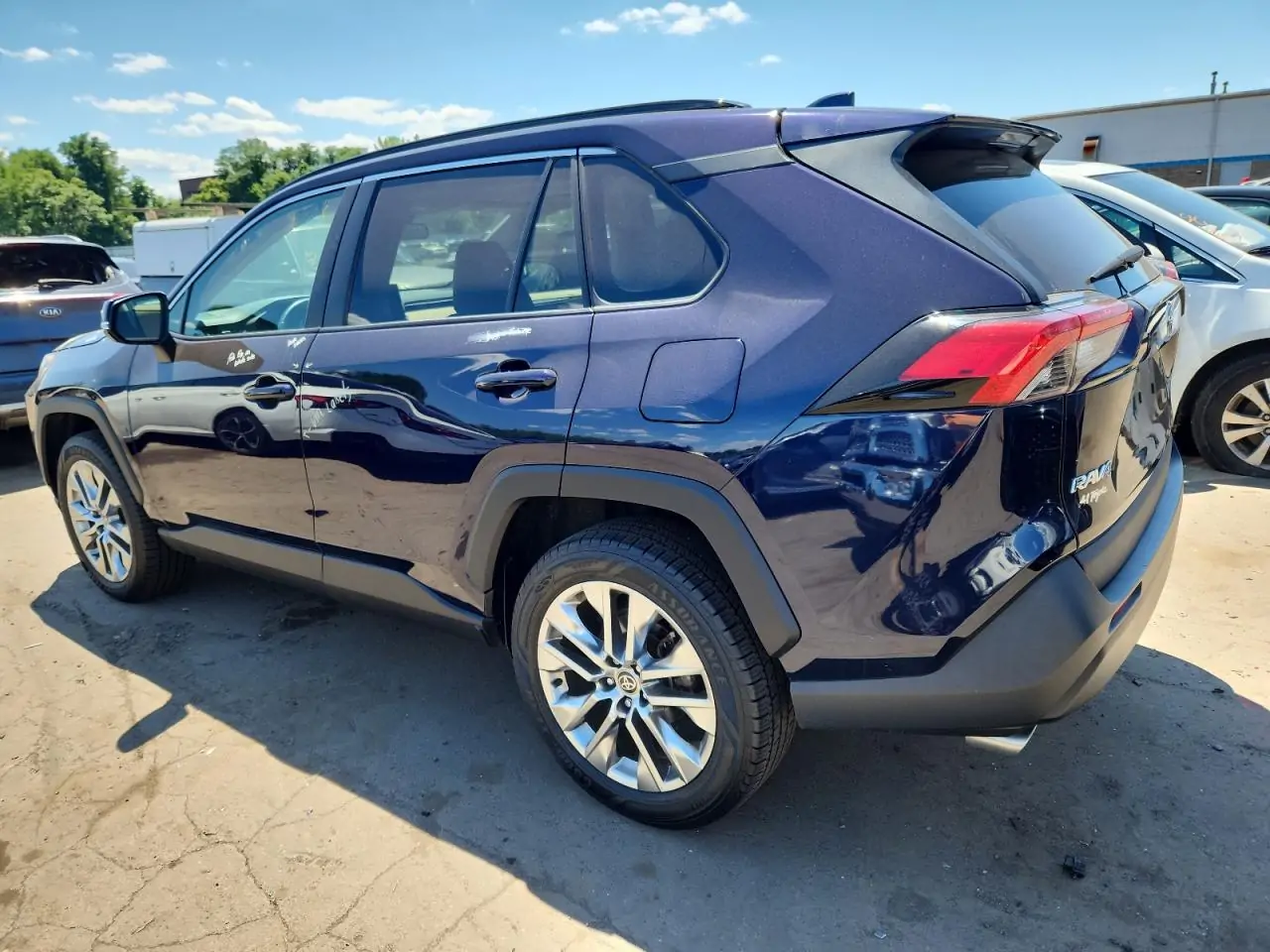 Автомобіль TOYOTA RAV4 XLE PREMIUM 2021 | GrandCar Автомобіль TOYOTA RAV4 XLE PREMIUM 2021 | GrandCar