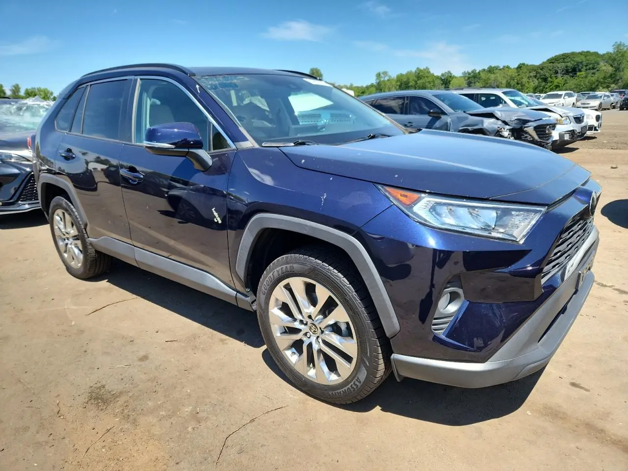 Автомобіль TOYOTA RAV4 XLE PREMIUM 2021 | GrandCar Автомобіль TOYOTA RAV4 XLE PREMIUM 2021 | GrandCar