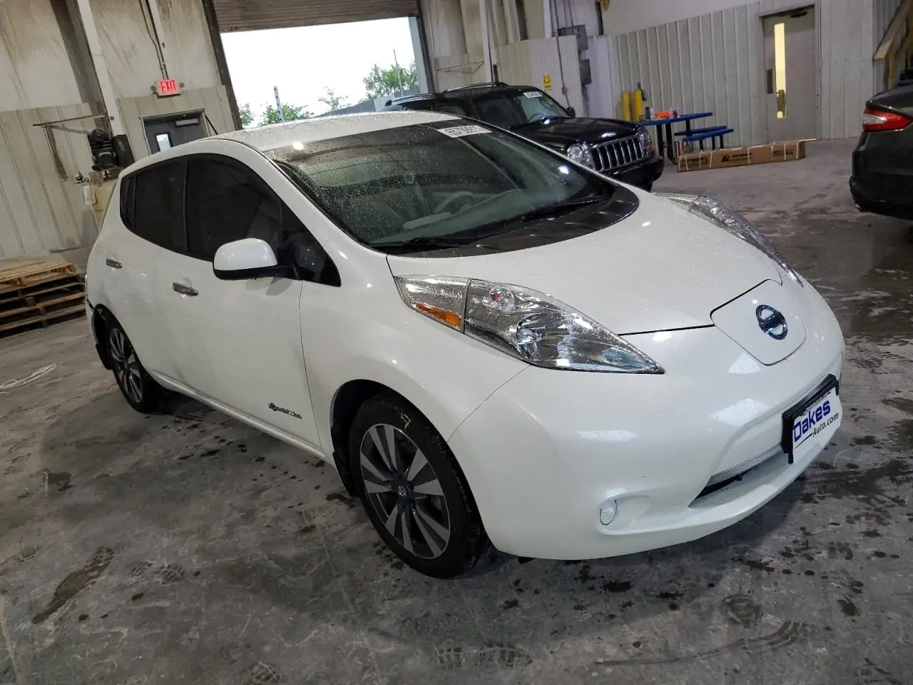 Автомобиль NISSAN LEAF S 2017 | GrandCar Автомобиль NISSAN LEAF S 2017 | GrandCar