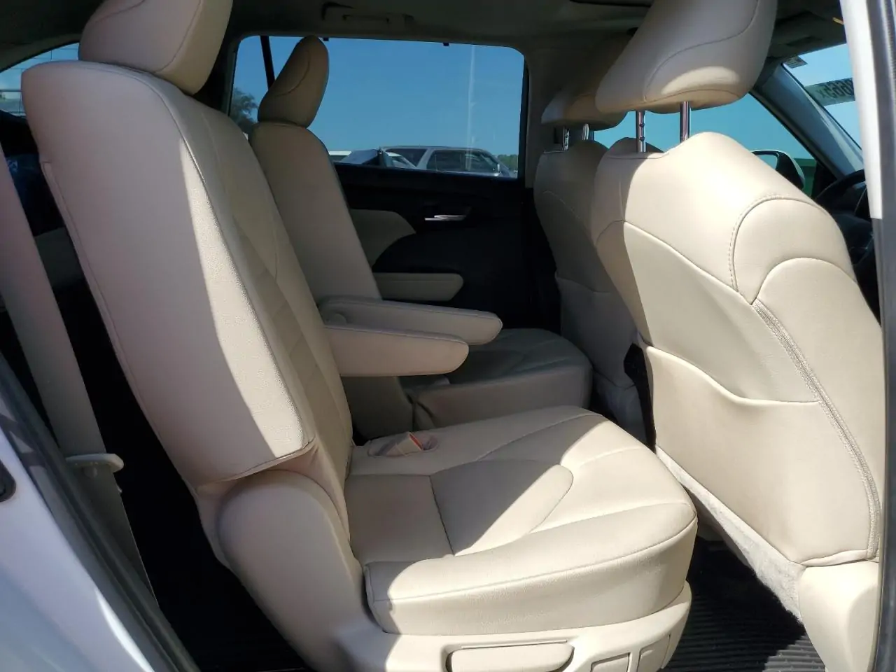 Автомобіль TOYOTA HIGHLANDER XLE 2021 | GrandCar Автомобіль TOYOTA HIGHLANDER XLE 2021 | GrandCar