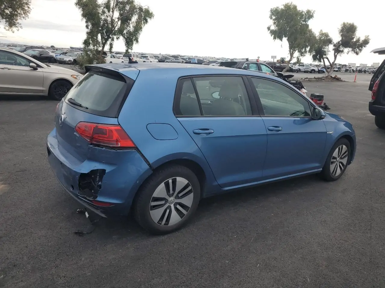 Автомобіль VOLKSWAGEN E-GOLF SEL PREMIUM 2016 | GrandCar Автомобіль VOLKSWAGEN E-GOLF SEL PREMIUM 2016 | GrandCar