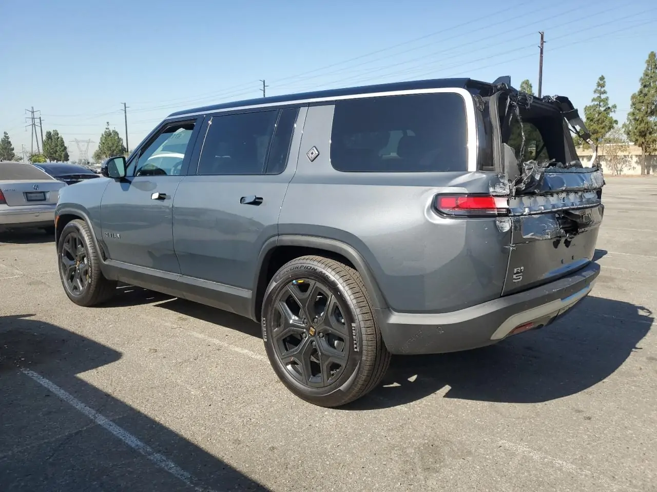 Автомобиль RIVIAN R1S ADVENTURE 2025 | GrandCar Автомобиль RIVIAN R1S ADVENTURE 2025 | GrandCar
