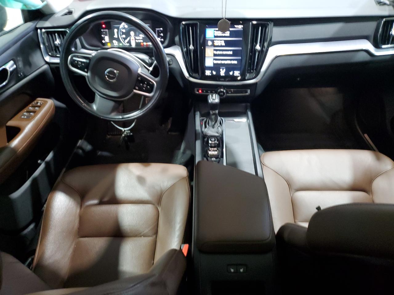 Автомобиль VOLVO V60 T6 MOMENTUM 2019 | GrandCar Автомобиль VOLVO V60 T6 MOMENTUM 2019 | GrandCar