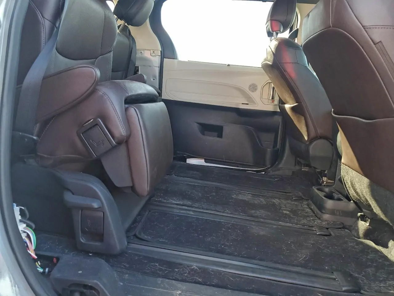 Автомобіль TOYOTA SIENNA LIMITED 2022 | GrandCar Автомобіль TOYOTA SIENNA LIMITED 2022 | GrandCar