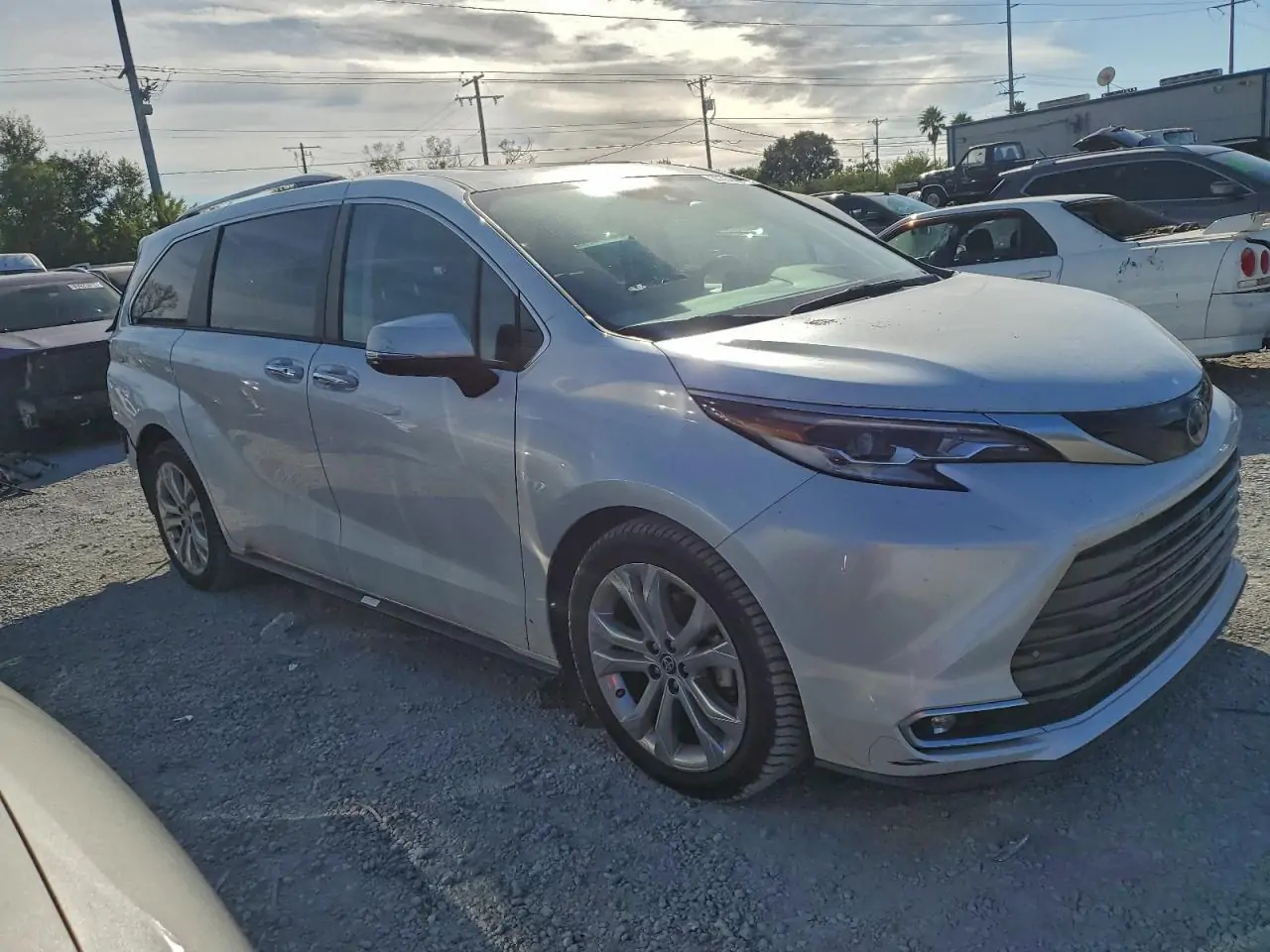 Автомобіль TOYOTA SIENNA LIMITED 2022 | GrandCar Автомобіль TOYOTA SIENNA LIMITED 2022 | GrandCar