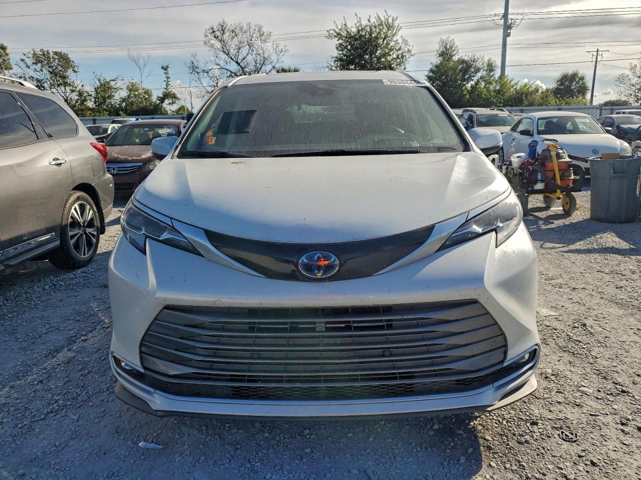 Автомобіль TOYOTA SIENNA LIMITED 2022 | GrandCar Автомобіль TOYOTA SIENNA LIMITED 2022 | GrandCar