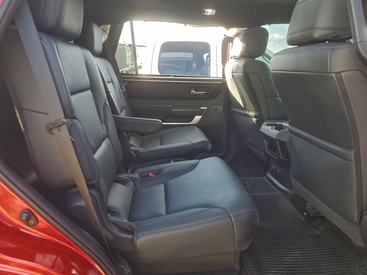 Автомобиль TOYOTA SEQUOIA SR5 2023 | GrandCar Автомобиль TOYOTA SEQUOIA SR5 2023 | GrandCar