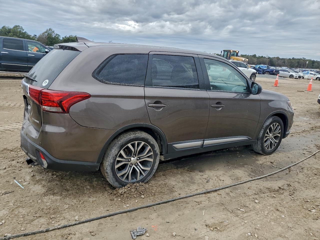 Автомобіль MITSUBISHI OUTLANDER ES 2018 | GrandCar Автомобіль MITSUBISHI OUTLANDER ES 2018 | GrandCar