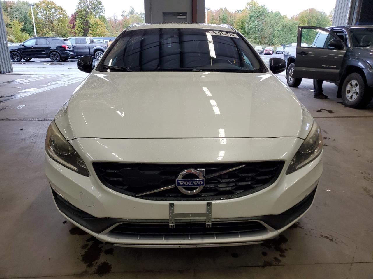 Автомобиль VOLVO V60 CROSS COUNTRY PREMIER 2016 | GrandCar Автомобиль VOLVO V60 CROSS COUNTRY PREMIER 2016 | GrandCar